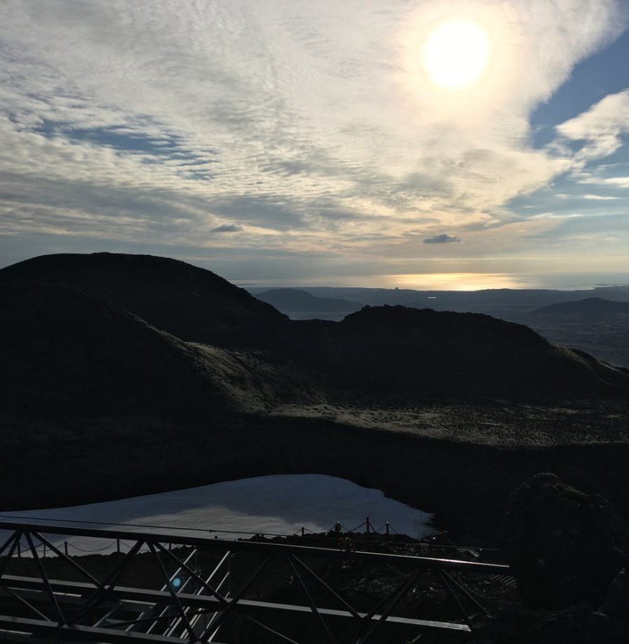 _90029508_volcano2